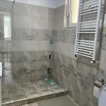 Iany 1 Apartament *
