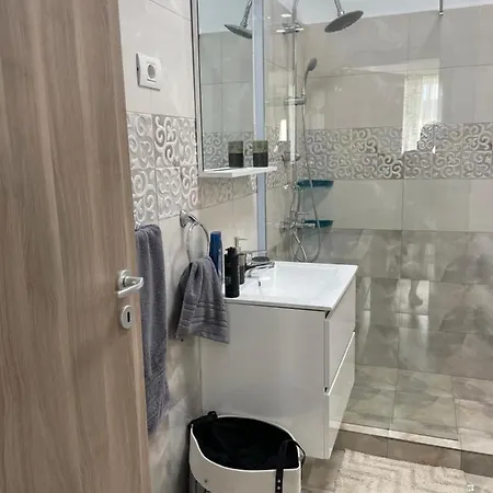 Iany 1 * Năvodari
