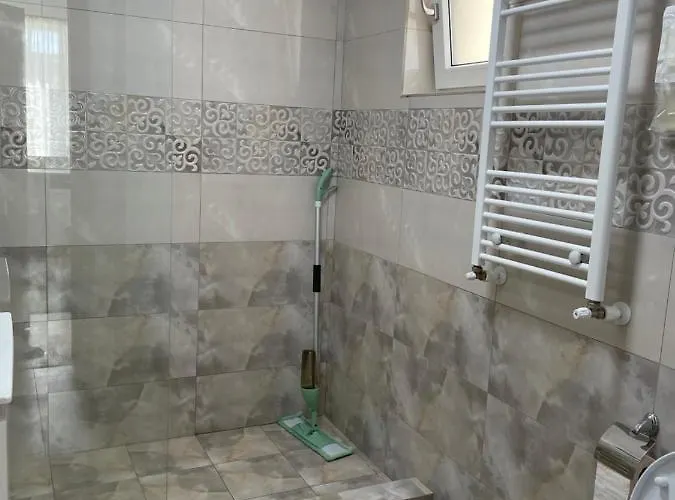 Iany 1 アパート *